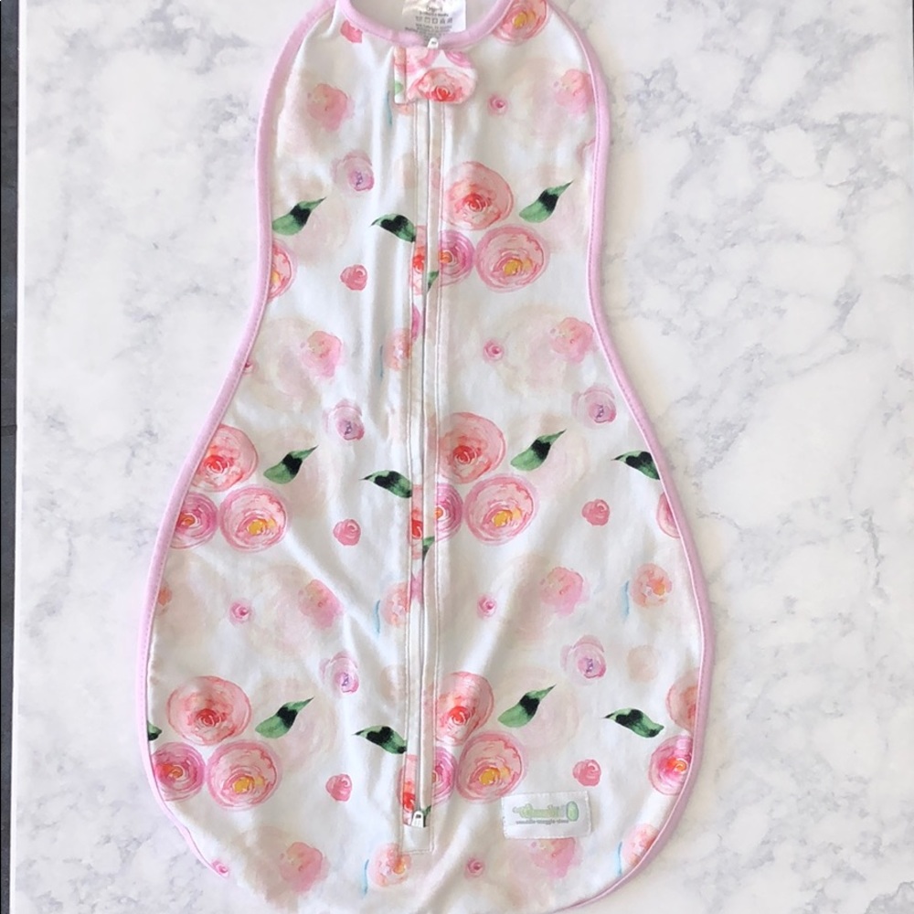Woombie Swaddle Girls 0-3 months